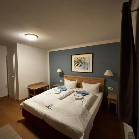 호텔 Zum Schlosswirt 3*