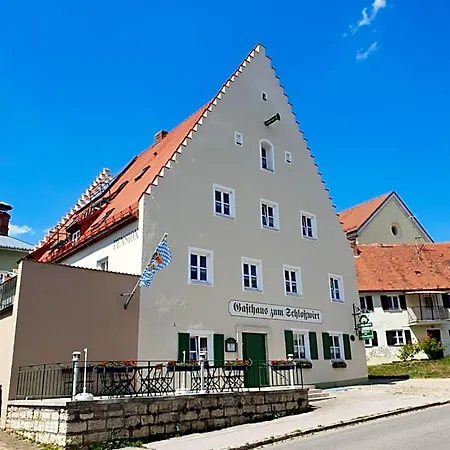 Zum Schlosswirt 호텔 3*